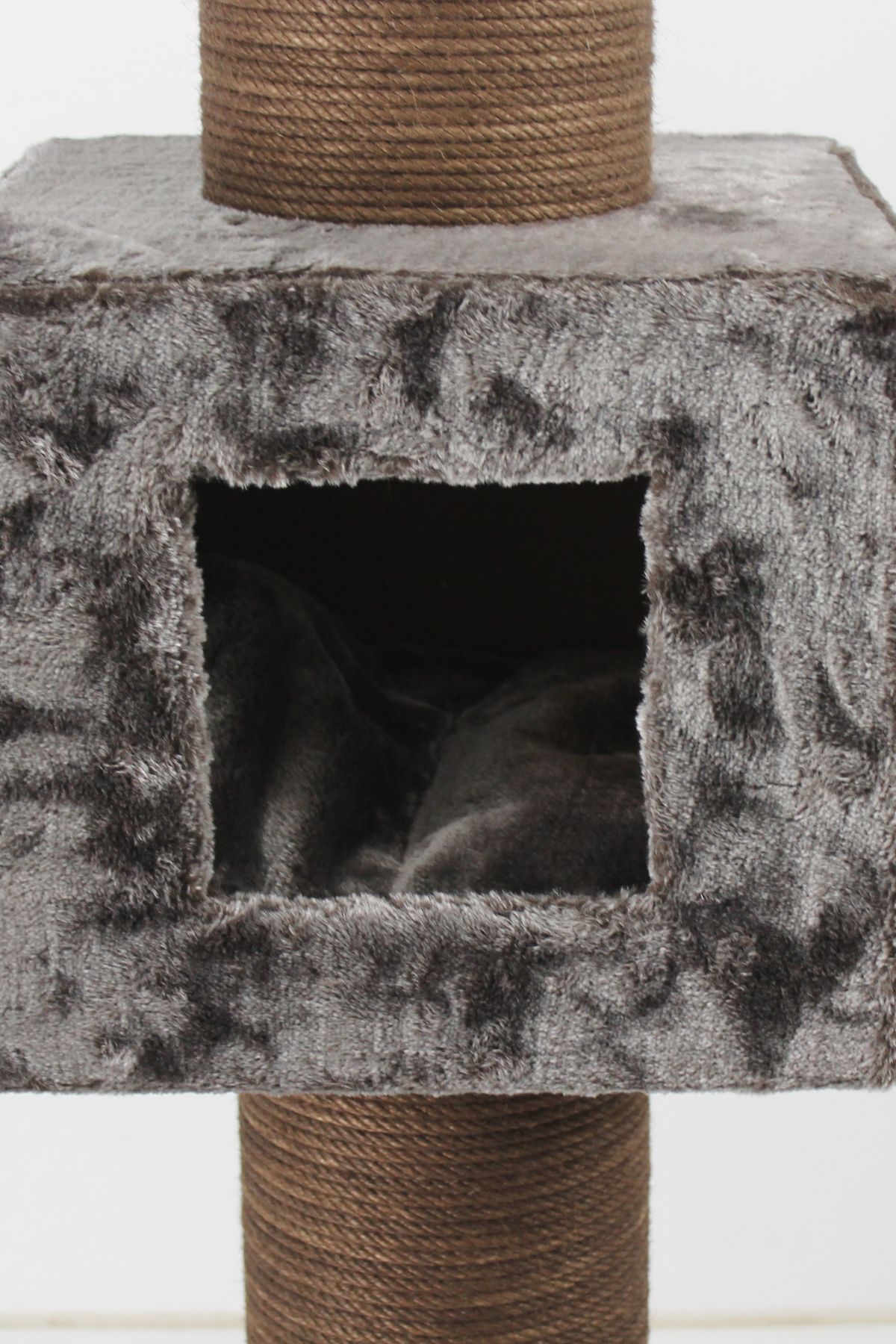 Münih Tırmalamalı Kedi Evi