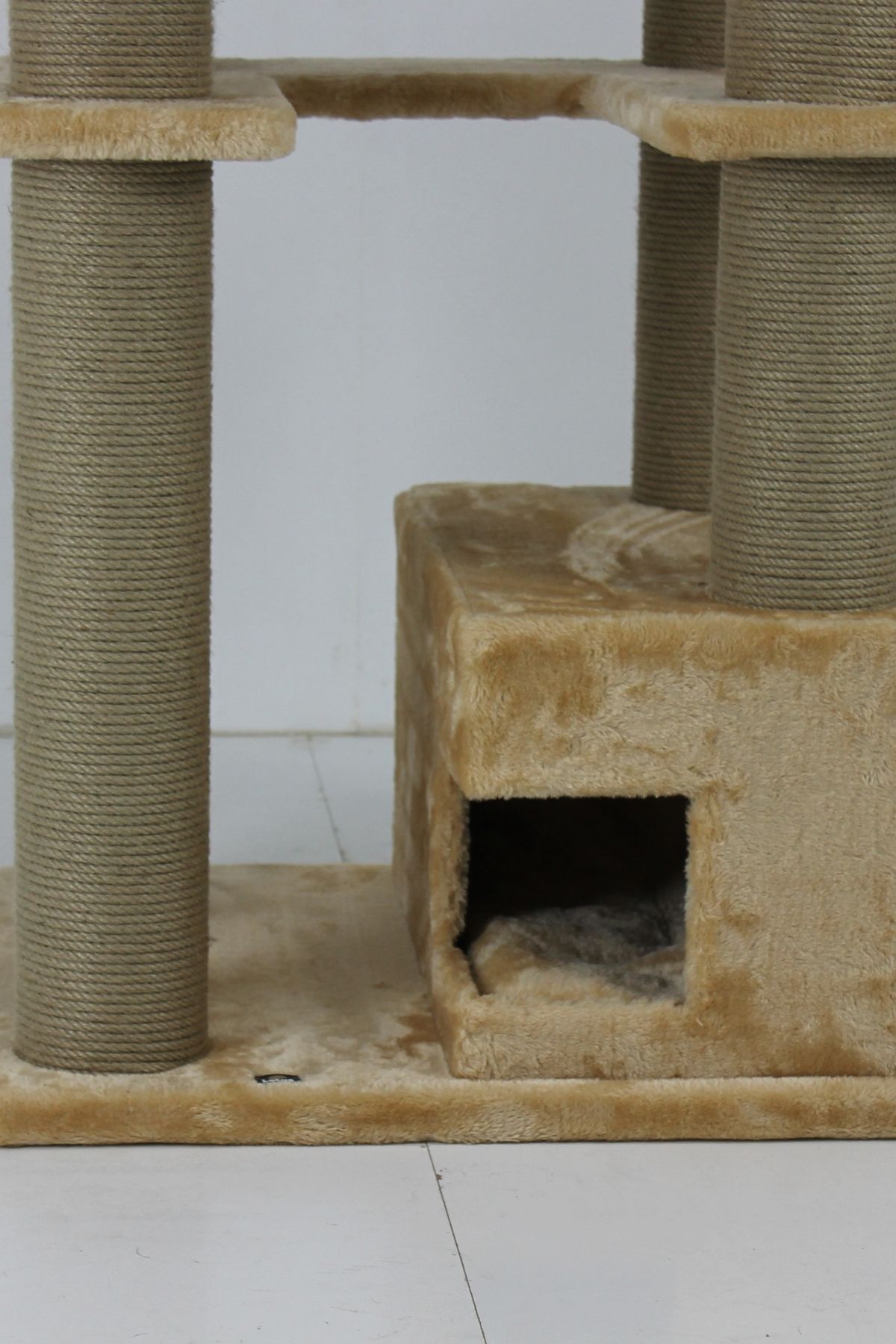 Lüksemburg Tırmalamalı Kedi Evi