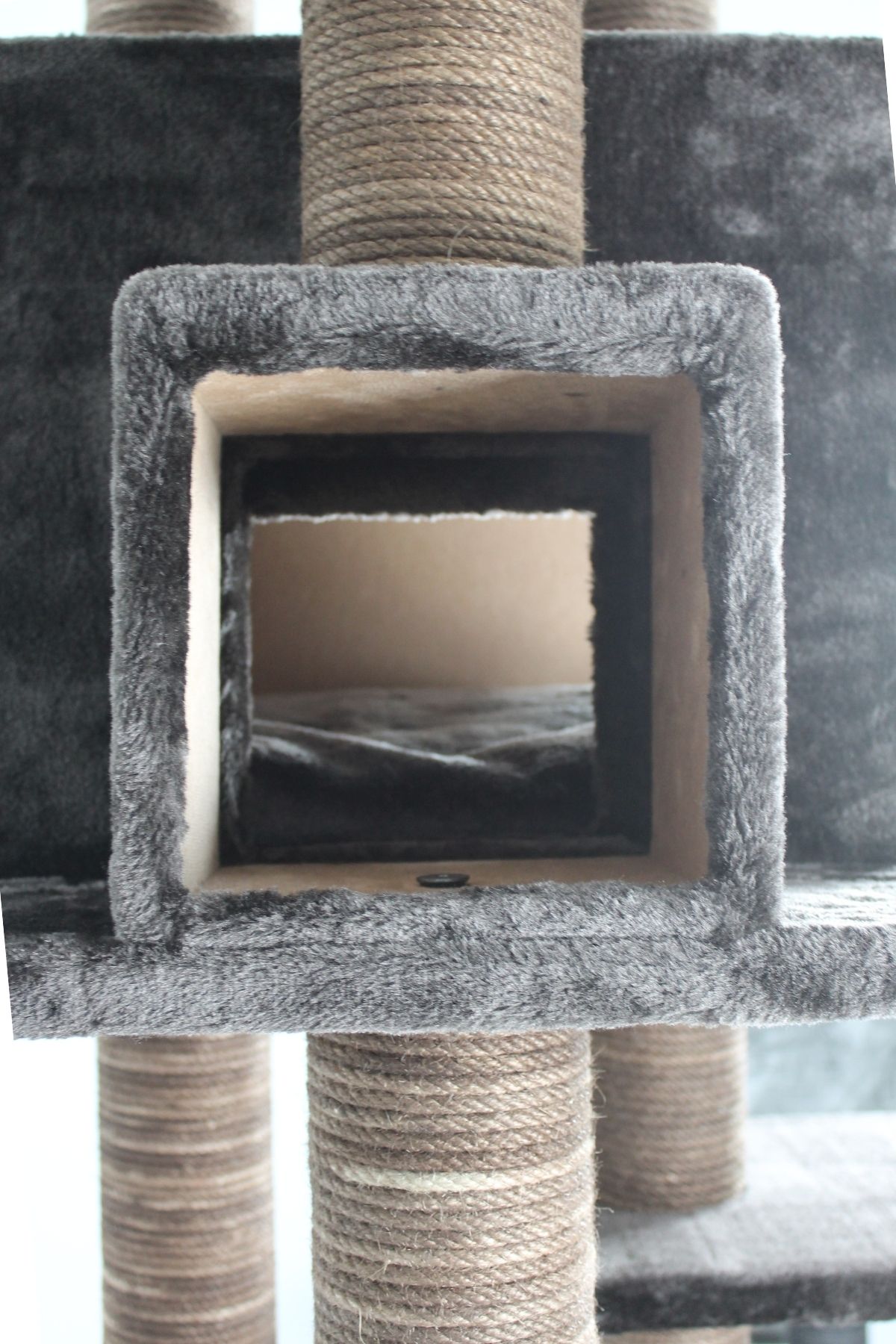 Zürih Tırmalamalı Kedi Evi